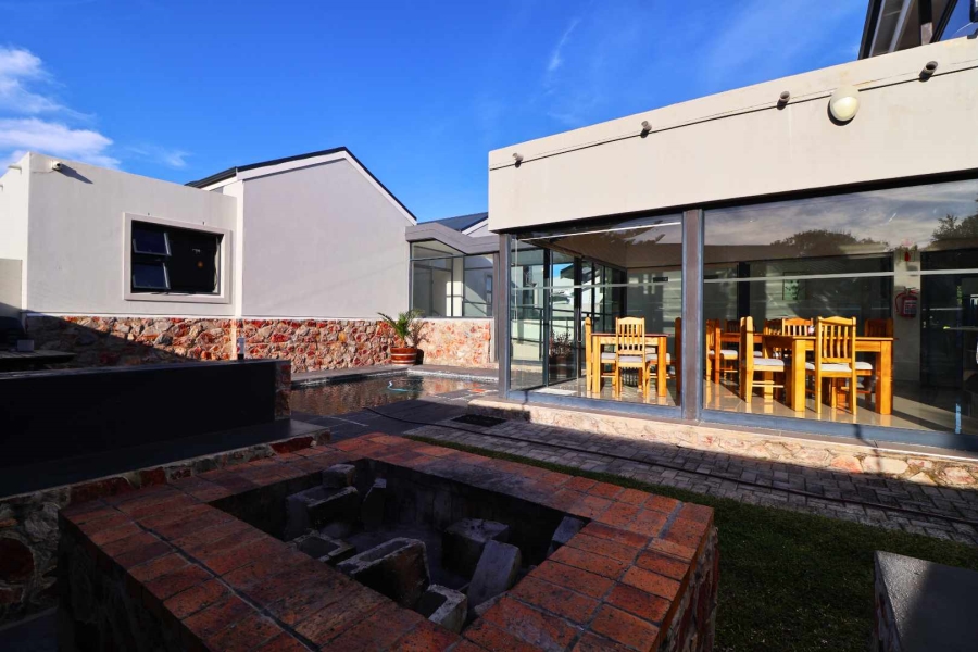 7 Bedroom Property for Sale in Sandbaai Western Cape